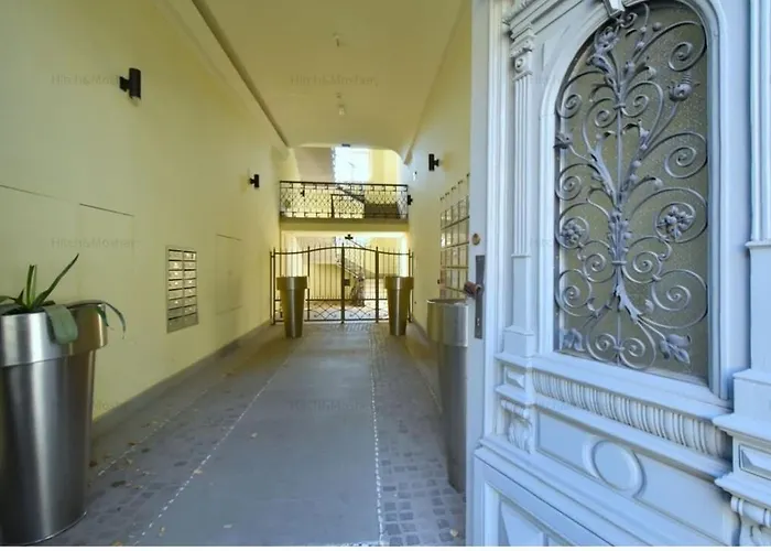 Apartment Central, Big Terrace, Near River *