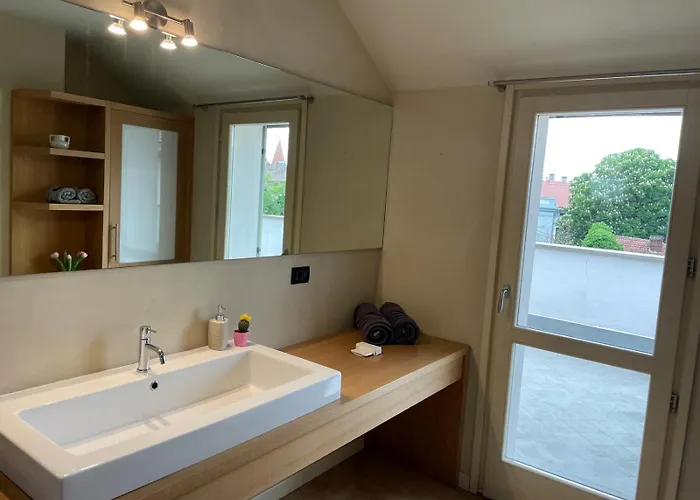 Apartment Central, Big Terrace, Near River *